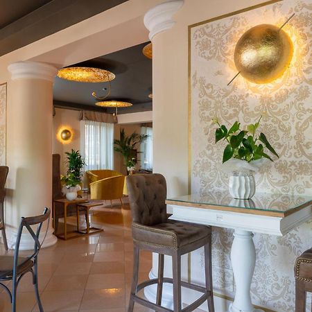Hotel Mazzanti มิลาโน แมริตทิมา ภายนอก รูปภาพ
