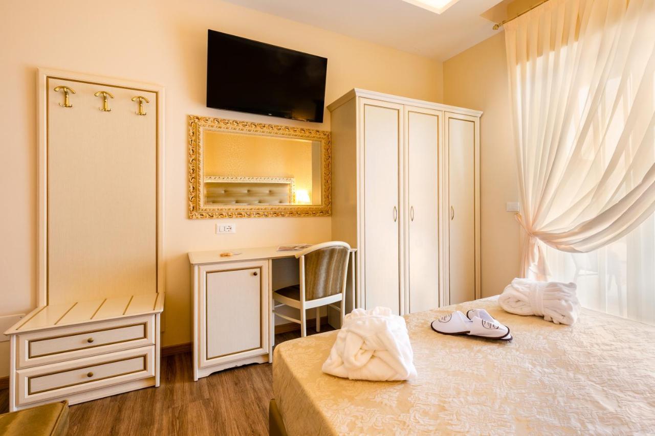 Hotel Mazzanti มิลาโน แมริตทิมา ภายนอก รูปภาพ