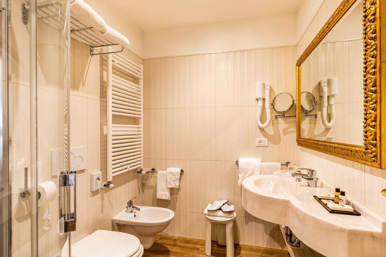 Hotel Mazzanti มิลาโน แมริตทิมา ภายนอก รูปภาพ