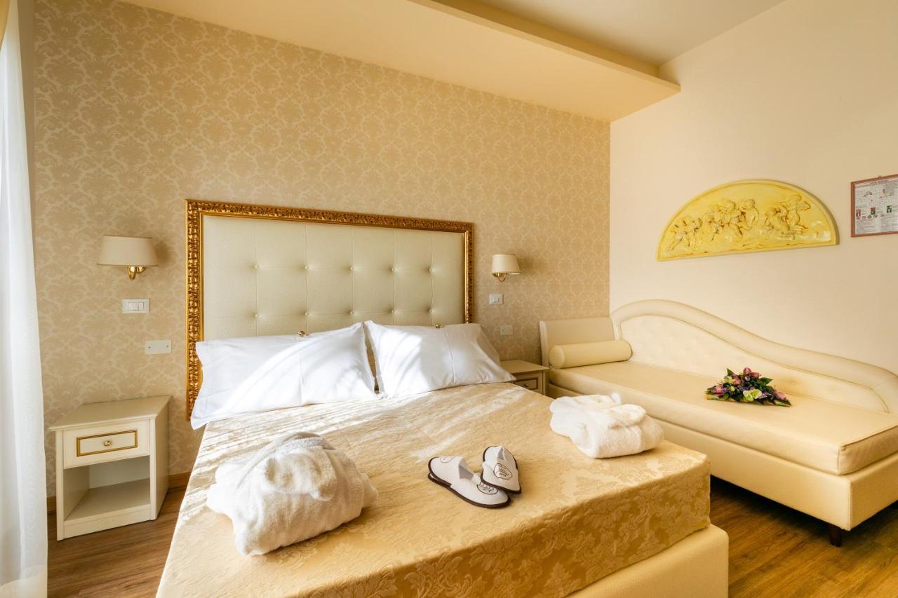 Hotel Mazzanti มิลาโน แมริตทิมา ภายนอก รูปภาพ