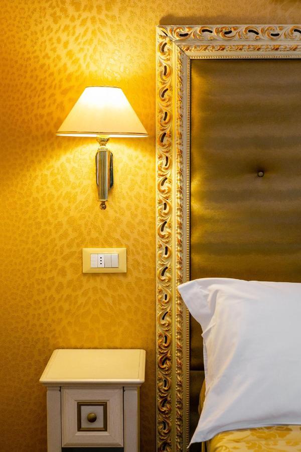 Hotel Mazzanti มิลาโน แมริตทิมา ภายนอก รูปภาพ