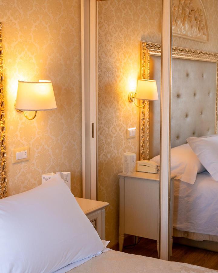Hotel Mazzanti มิลาโน แมริตทิมา ภายนอก รูปภาพ