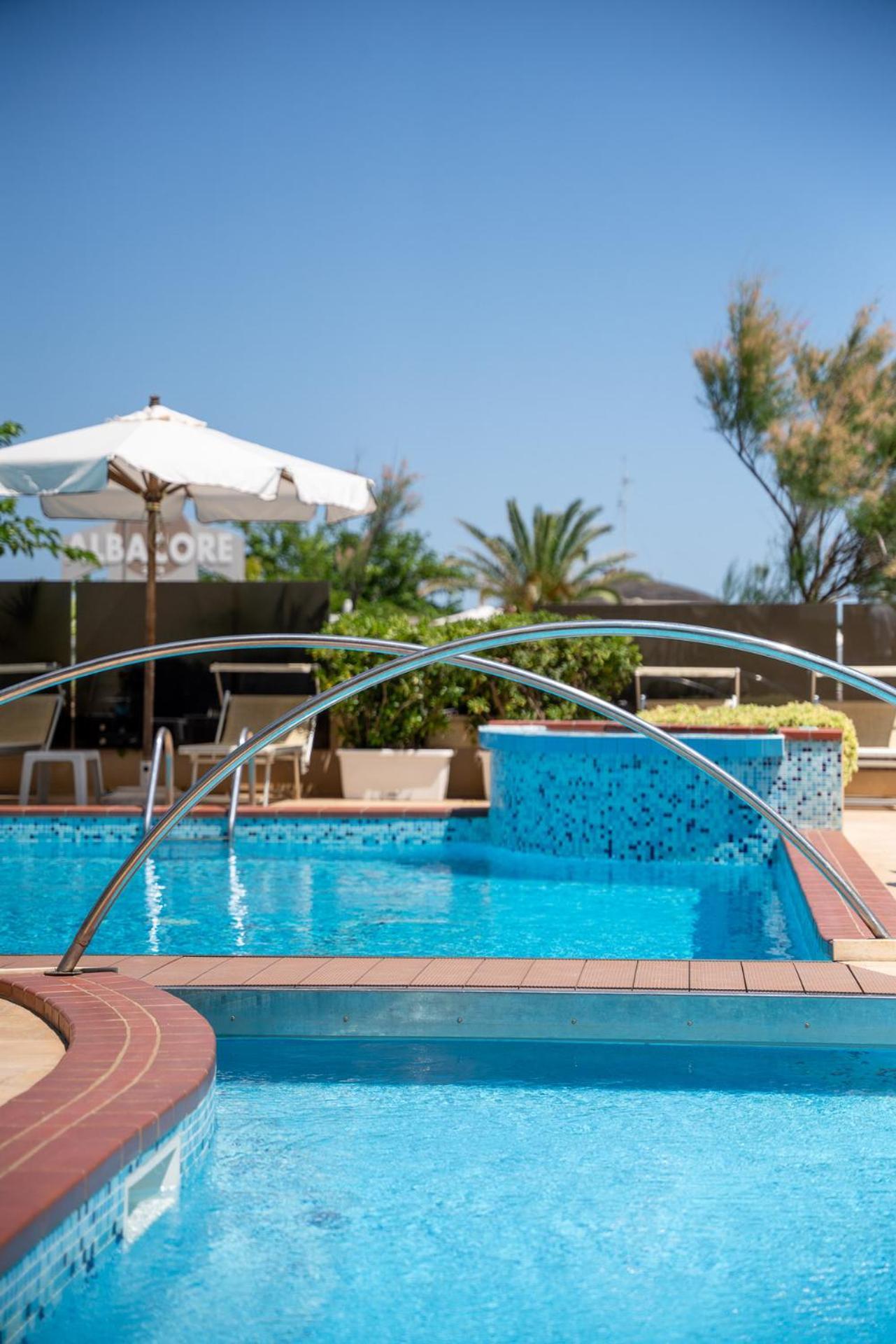 Hotel Mazzanti มิลาโน แมริตทิมา ภายนอก รูปภาพ